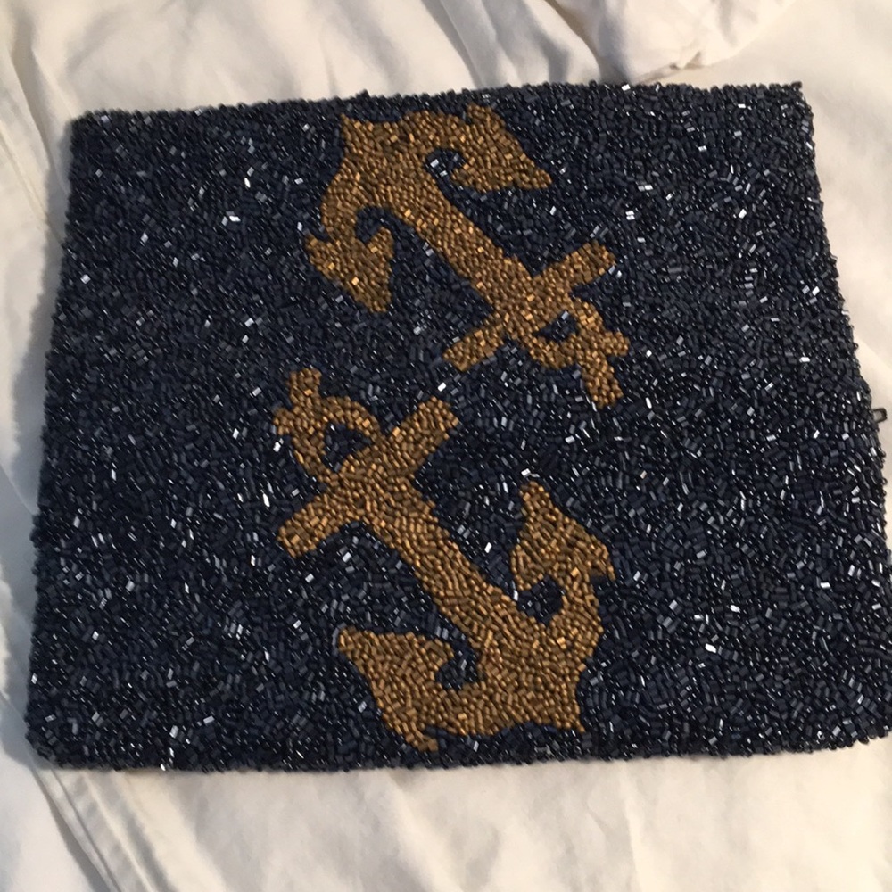 Moyna clutch